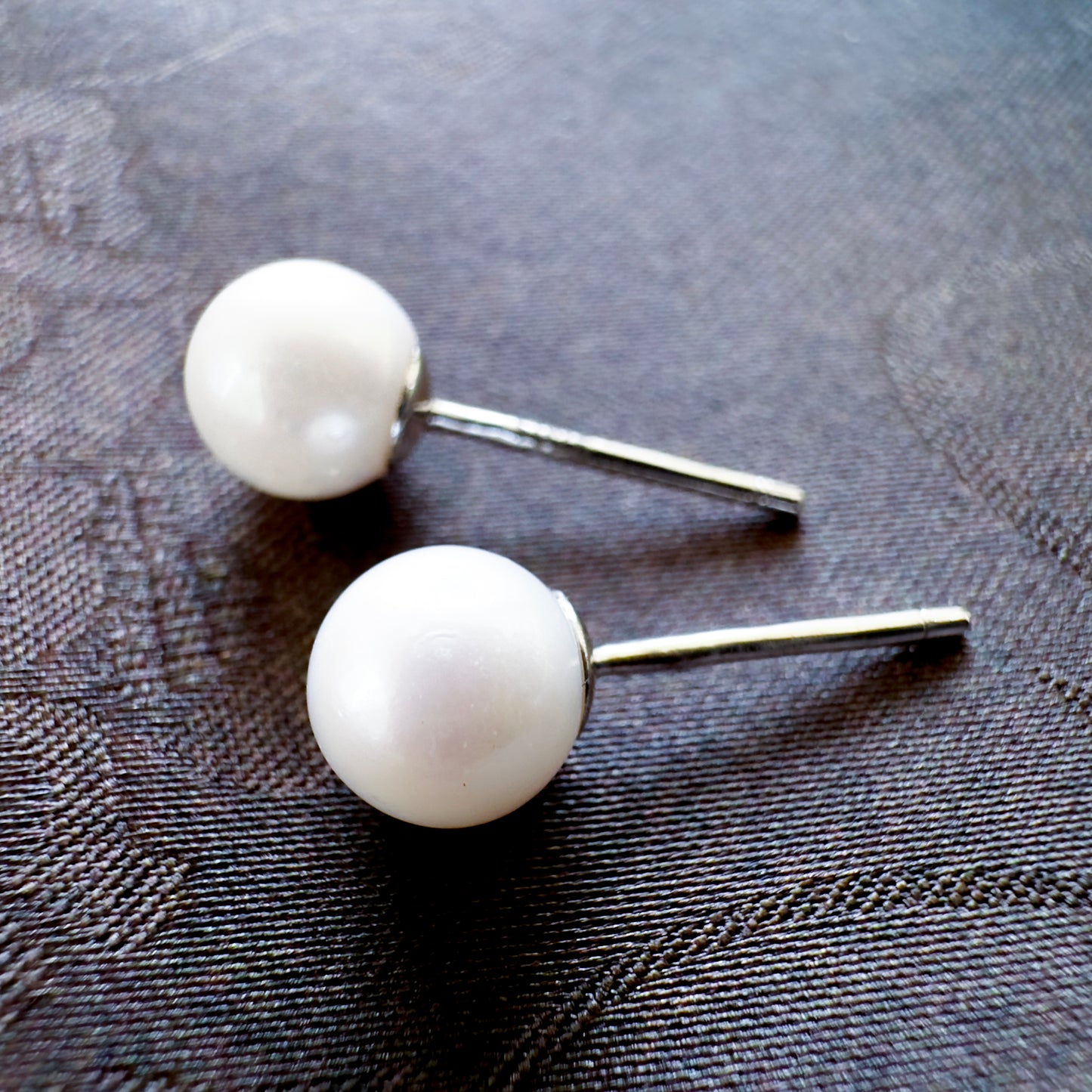 Luna White Akoya Pearl (6mm) with 18K WG-plated Sterling Silver Ear Studs 白月華凝露耳釘