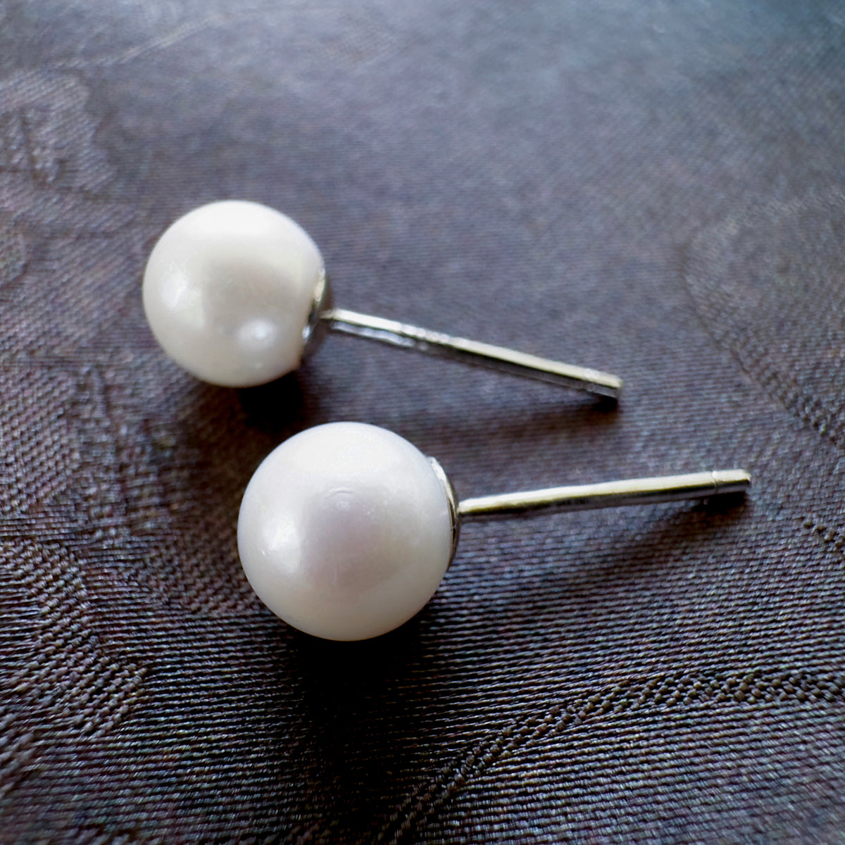 Luna White Akoya Pearl (6mm) with 18K WG-plated Sterling Silver Ear Studs 白月華凝露耳釘
