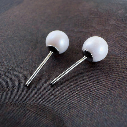 Luna White Akoya Pearl (6mm) with 18K WG-plated Sterling Silver Ear Studs 白月華凝露耳釘