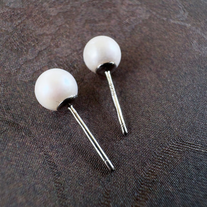 Luna White Akoya Pearl (6mm) with 18K WG-plated Sterling Silver Ear Studs 白月華凝露耳釘