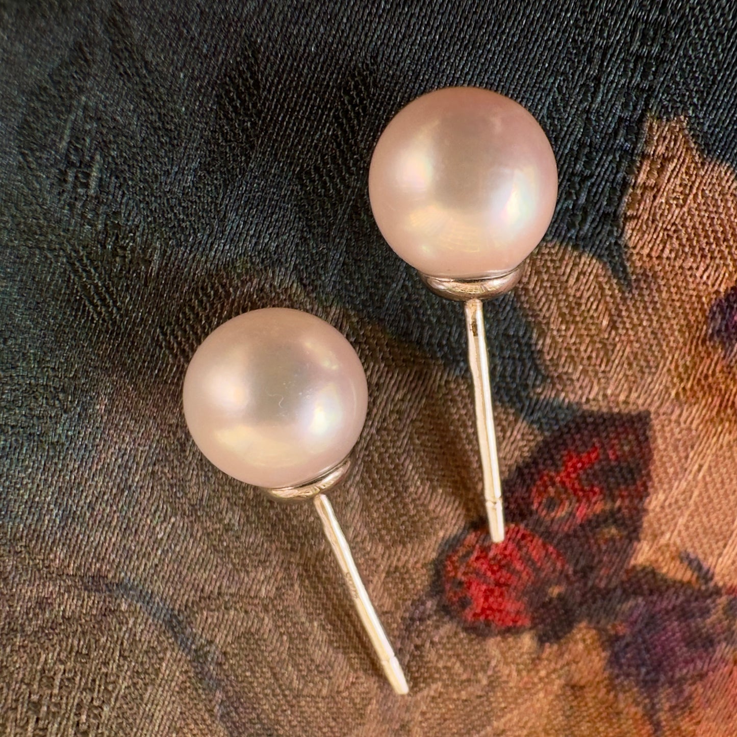Luna Pink White Akoya Pearl (7mm) with 18K WG-plated Sterling Silver Ear Studs 粉白月華凝露耳釘
