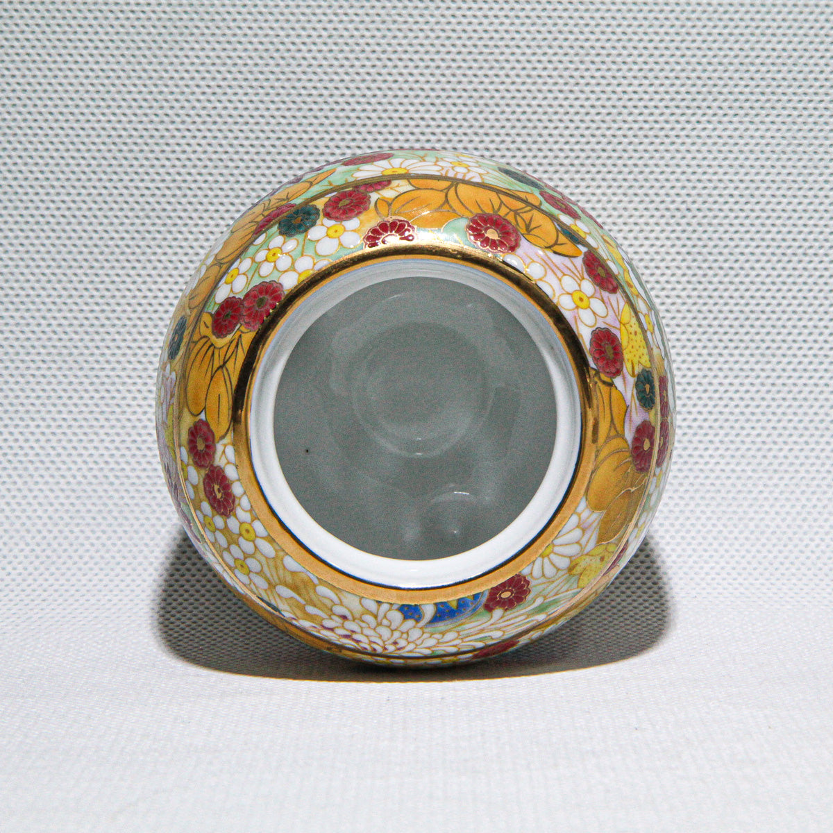 Kutani-Ware Kōro Garden Eternally in Bloom (Round) (Small)