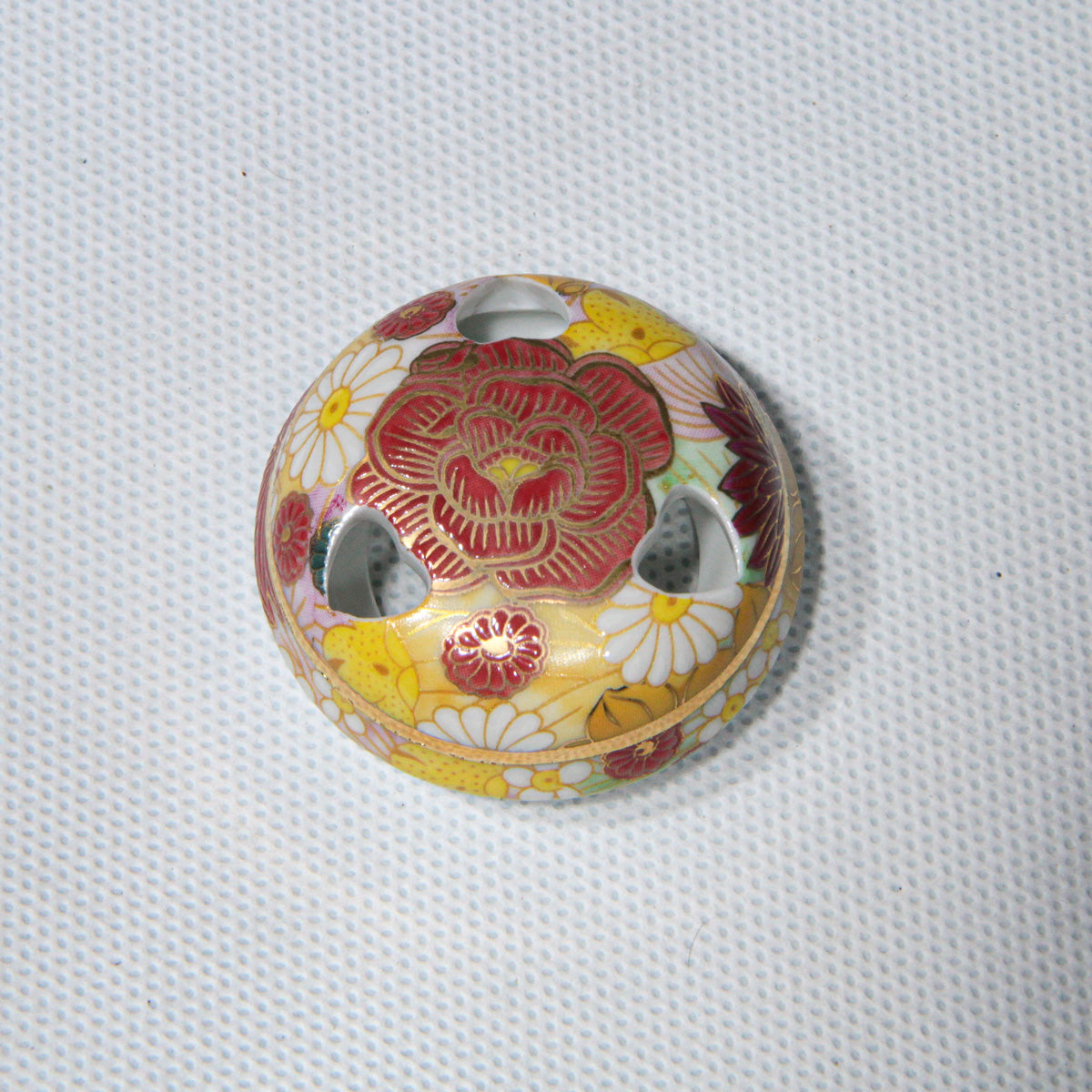 Kutani-Ware Kōro Garden Eternally in Bloom (Round) (Small)