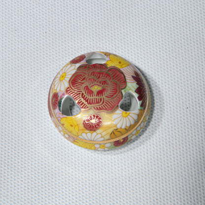 Kutani-Ware Kōro Garden Eternally in Bloom (Round) (Small)
