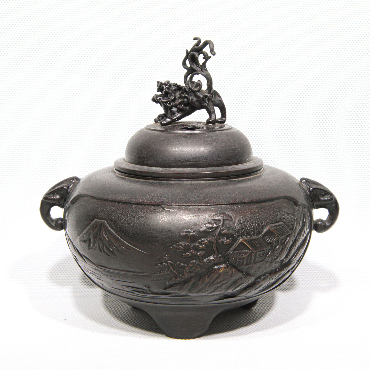 Takaoka Bronze Teppachi Kōro with Foo Dog Lid